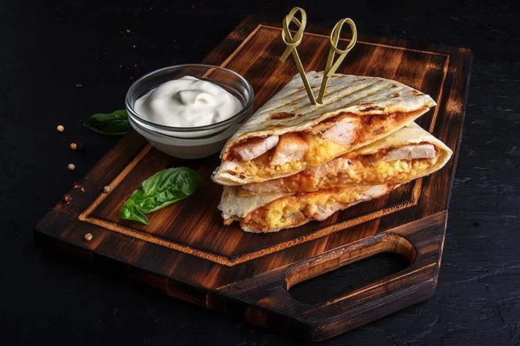 Кесадия Сырная с курицей